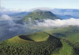 Le cratère du volcan Le Pariou (accessible à pied)